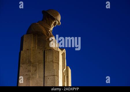 Il Monumento Commemorativo Canadese a Vancouver Corner prima dell'alba, St Julien, Ypres salienti, Belgio Foto Stock