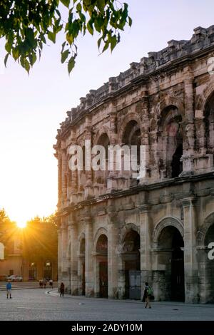 L'arena di Nimes / anfiteatro romano, Nimes, Francia, Europa Foto Stock