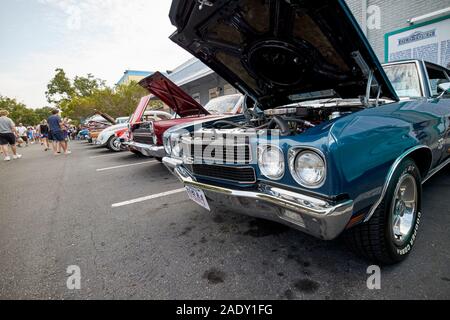 454 grande blocco vecchio classico motore Chevy in auto d'epoca, old town kissimmee florida usa Foto Stock