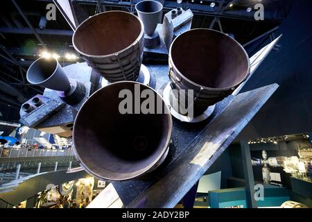 I motori propulsori e booster sullo space shuttle atlantis sul display al Kennedy Space Center florida usa Foto Stock