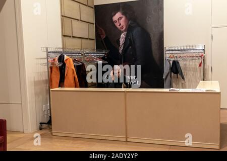 Spogliatoio, guardaroba, sala di controllo, Locker room, la giovane la lettura di un libro, un giovane uomo , la lettura di un libro, Philadelphia Museum of Art Philadelphia, P Foto Stock