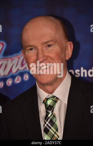 Colonia, Germania. 04 Dic, 2019. Attore Peter Nottmeier giunge alla premiere e tour preludio del ' Flashdance - Il Musical ' Credito: Horst Galuschka/dpa/Alamy Live News Foto Stock