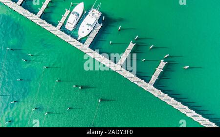 Vista aerea di barche in slitta e il bacino galleggiante, Sag Harbor, NY Foto Stock