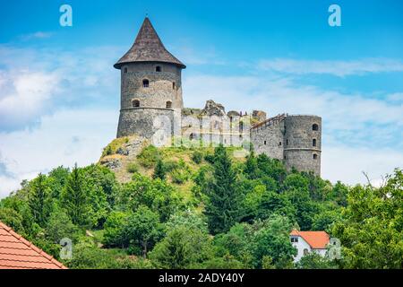 Hrad Šomoška in Slovacchia proprio sul confine con l'Ungheria (Somoskői vár) Foto Stock