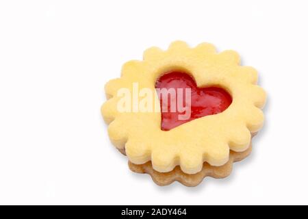 I biscotti con marmellata di rosso, isolato Foto Stock