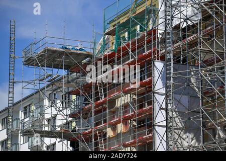 Dachausbau, Fassadensanierung, Spandauer Damm, Charlottenburg di Berlino, Deutschland Foto Stock