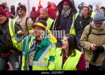 Marzo contro la riforma pensionistica diventa violento, Lione, Francia Foto Stock