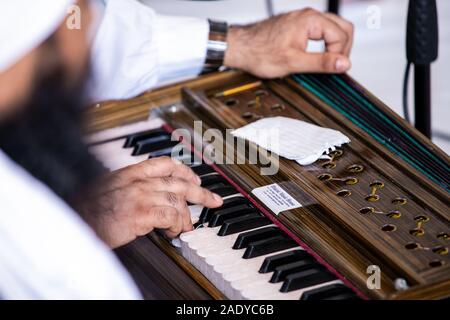 Indian sikh rituali tradizionali strumenti musicali Foto Stock