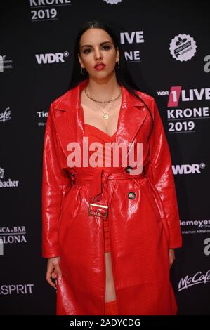 Colonia, Germania. 05 Dic, 2019. Il rapper Juju proviene la Jahrhunderthalle per ricevere il 1live Krone 2019. Credito: Henning Kaiser/dpa/Alamy Live News Foto Stock