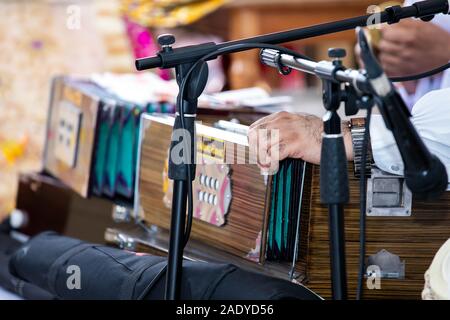 Indian sikh rituali tradizionali strumenti musicali Foto Stock