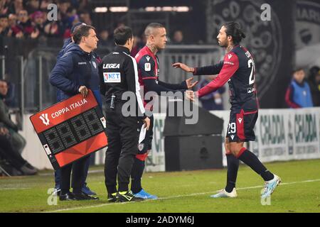 Cagliari, Italia, 05 dic 2019, radja nainggolan del cagliari calcio, lucas castro di cagliari calcio durante Cagliari vs Sampdoria - Italian TIM Cup Championship - Credit: LPS/Luigi Canu/Alamy Live News Foto Stock