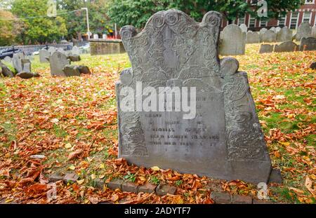 Le lapidi a Copp sulla collina di massa di seppellimento, Boston, Massachusetts, New England, USA, stabilito 1659, un sito storico di Boston il Sentiero della Libertà Foto Stock