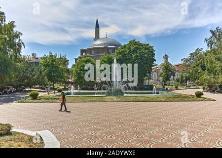 SOFIA, BULGARIA - 31 Maggio 2018: giardino nella parte anteriore centrale del bagno minerale - Museo della Storia di Sofia, Bulgaria Foto Stock