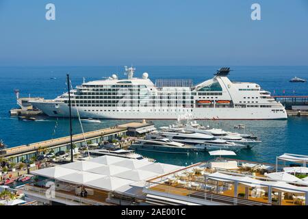 Nave in dock a Monaco Foto Stock