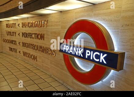 Frank Pick Memorial, stazione della metropolitana Piccadilly Circus, West End, Londra, Inghilterra, Regno Unito Foto Stock