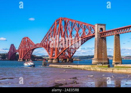 Via Ponte attraverso il Firth of Forth in Edinburgh Foto Stock