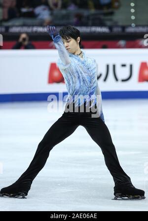 Torino, Italia. 5 Dic, 2019. Yuzuru Hanyu del Giappone compete durante gli uomini di breve programma presso l'ISU Grand Prix di Pattinaggio di Figura Final 2019 a Torino, Italia, Dicembre 5, 2019. Credito: Cheng Tingting/Xinhua/Alamy Live News Foto Stock