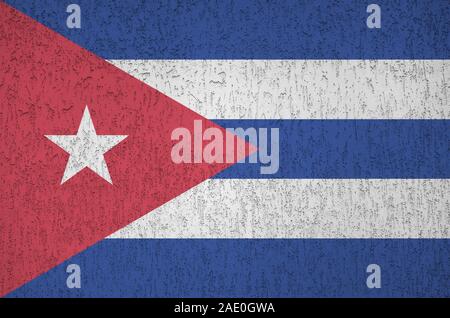 Cuba bandiera rappresentata in luminosi colori di vernice su vecchi intonaci a rilievo parete vicino. Textured banner su sfondo irregolare Foto Stock