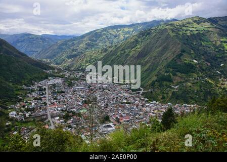 Vista della città di Baños de Agua Santa, Ecuador Foto Stock