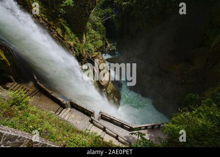 La spettacolare Paílón Del Diablo cascata, Baños de Agua Santa, Ecuador Foto Stock