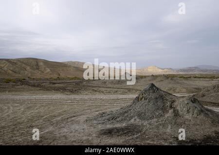 L'Azerbaigian, la vista dei vulcani di fango di Gobustan vicino a Baku Foto Stock