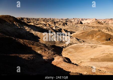 Paesaggio lunare, colline erose e valli, vicino a Swakopmund, deserto del Namib, Namibia, Africa meridionale, Africa Foto Stock