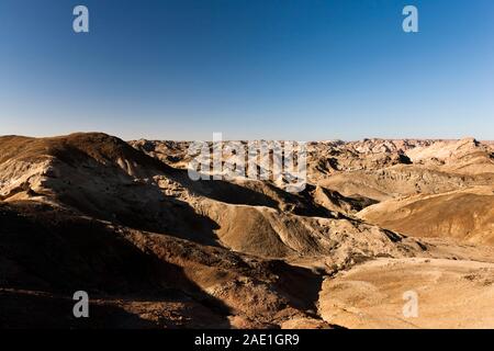 Paesaggio lunare, colline erose e valli, vicino a Swakopmund, deserto del Namib, Namibia, Africa meridionale, Africa Foto Stock