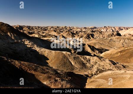 Paesaggio lunare, colline erose e valli, vicino a Swakopmund, deserto del Namib, Namibia, Africa meridionale, Africa Foto Stock