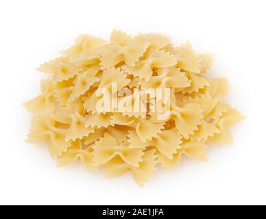 Farfalle pasta isolato su sfondo bianco con tracciato di ritaglio Foto Stock