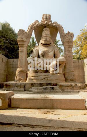 Narasimha monolitica statua, Hampi, Karnataka, India, Asia Foto Stock