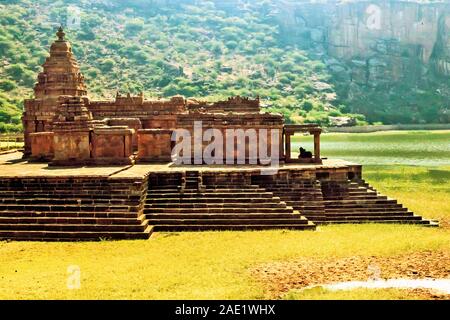 Tempio Bhutanatha, Agastya Lago, Badami, Bagalkot, Karnataka, India Foto Stock