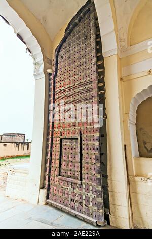 Porta di ingresso, Mandawa Castle, Jhunjhunu, Shekhawati, Rajasthan, India, Asia Foto Stock