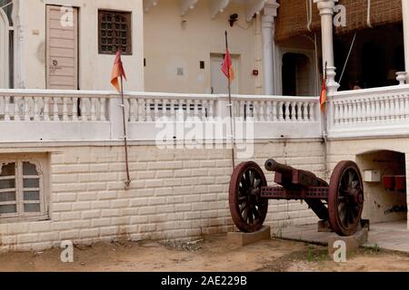 Il cannone, Mandawa Castle, Jhunjhunu, Shekhawati, Rajasthan, India, Asia Foto Stock