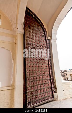 Porta di ingresso, Mandawa Castle, Jhunjhunu, Shekhawati, Rajasthan, India, Asia Foto Stock