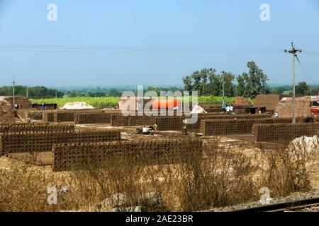 Forno di mattoni fabbrica, Ratnagiri, Konkan, Maharashtra, India, Asia Foto Stock