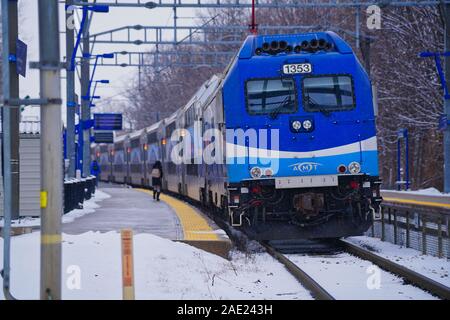 Deux-Montagnes,Quebec, Canada,Dicembre 5,2019.Eso treni pendolari in Deux-Montagnes,Quebec,Canada.Credit:Mario Beauregard/Alamy News Foto Stock