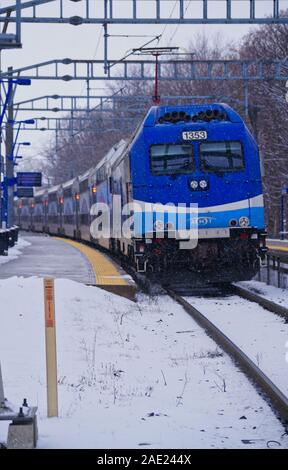 Deux-Montagnes,Quebec, Canada,Dicembre 5,2019.Eso treni pendolari in Deux-Montagnes,Quebec,Canada.Credit:Mario Beauregard/Alamy News Foto Stock