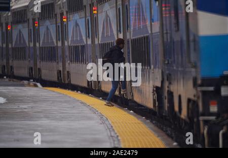 Deux-Montagnes,Quebec, Canada,Dicembre 5,2019.Eso treni pendolari in Deux-Montagnes,Quebec,Canada.Credit:Mario Beauregard/Alamy News Foto Stock