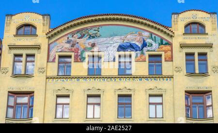 Hlahol concert hall con sculture di Ladislav Šaloun sulla facciata, music venue per coro Hlahol Città Nuova di Praga Repubblica Ceca. Foto Stock