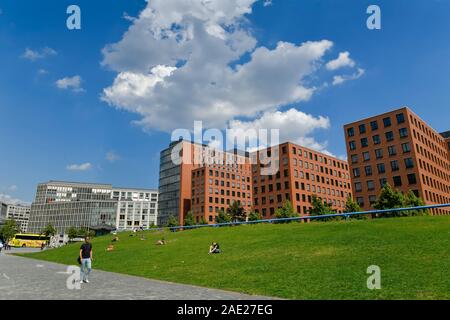 Tilla-Durieux-Park, Bürohäuser, Gabriele-Tergit-Promenade, Potsdamer Platz, nel quartiere Mitte di Berlino, Deutschland Foto Stock