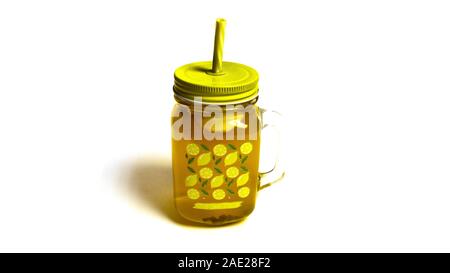 Foto su uno sfondo bianco, isolare la tazza con il tè. Foto Stock