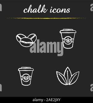 Bollitore per tè e caffè chalk set di icone. Caffè torrefatto in grani, foglie di tè e di carta monouso tazze. Vettore isolato illustrazioni della lavagna Illustrazione Vettoriale