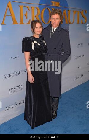 Felicity Jones e Eddie Redmayne assistere "l' Aeronauts New York Premiere a SVA Theater di New York City. Foto Stock