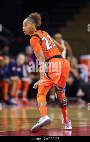 Piscataway, New Jersey, USA. 5 Dic, 2019. Virginia Cavaliers guard Amandine Toi (23) nella prima metà tra la Virginia Cavaliers e Rutgers Scarlet Knights alla Rutgers Athletic Center di Piscataway, New Jersey. Rutgers sconfitto Virginia 73-63. Duncan Williams/CSM/Alamy Live News Foto Stock