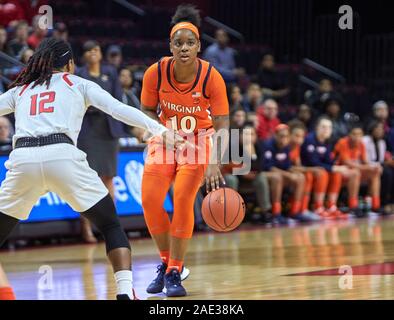 Piscataway, New Jersey, USA. 5 Dic, 2019. Virginia Cavaliers guard Shemera Williams (10) nella prima metà tra la Virginia Cavaliers e Rutgers Scarlet Knights alla Rutgers Athletic Center di Piscataway, New Jersey. Rutgers sconfitto Virginia 73-63. Duncan Williams/CSM/Alamy Live News Foto Stock