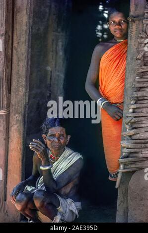 12 ago 2007 bastar due donne tribali kondagaon chhattisgarh India Foto Stock