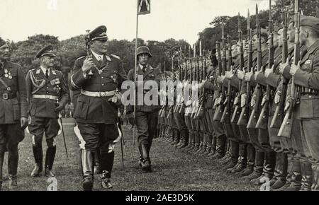 Reichsmarschall Hermann Goering ispeziona la Legione Condor, che ha partecipato alla guerra civile spagnola Foto Stock