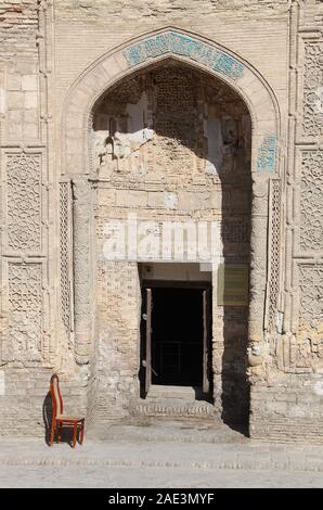 Facciata sud di antiche Magok-ho Attari moschea di Bukhara che contiene la tessitura dei tappeti mostra Museo Foto Stock