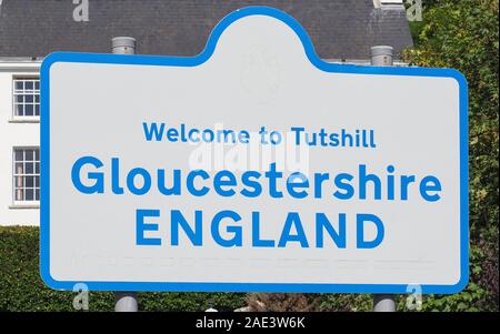 TUTSHILL, Regno Unito - CIRCA NEL SETTEMBRE 2019: Gloucestershire (Inghilterra) contea segno Foto Stock