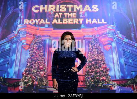 Saira Khan in arrivo per Emma Bunton la festa di Natale presso la Royal Albert Hall di Londra. Foto Stock